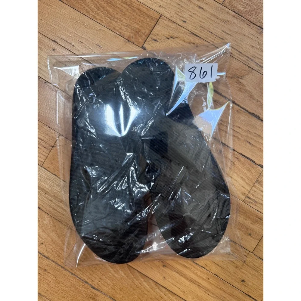 Room Essentials Black Shower Shoes Water Draining Flip Flops Mens 7-8 Womens 8-9